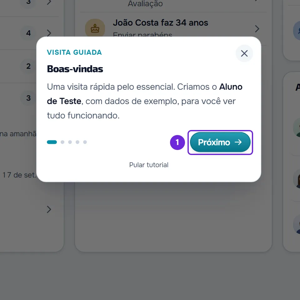Primeiro passo da visita guiada, Boas-vindas, com os pontos de progresso, o botão Próximo e o link Pular tutorial.