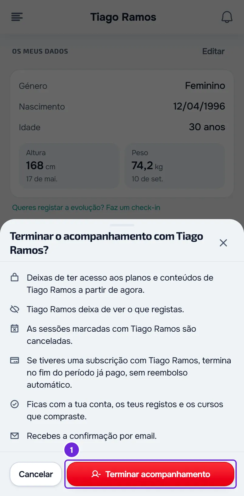Janela de confirmação para terminar o acompanhamento com Tiago Ramos, no telemóvel, com o que muda e o botão Terminar acompanhamento assinalado.