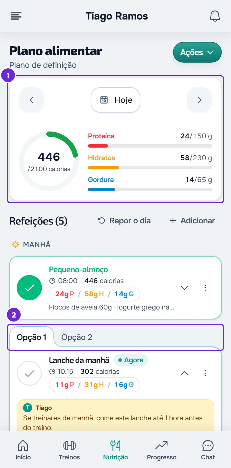 Ecrã Nutrição do aluno num telemóvel: a meta do dia com o anel de 446/2100 calorias, as refeições e os separadores Opção 1 e Opção 2.